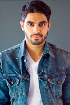 Jag Bal interpreta Alex