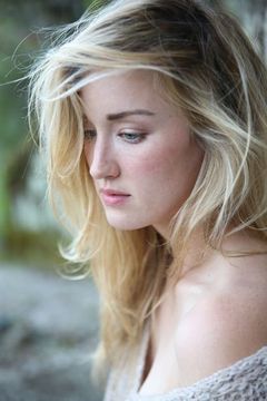Ashley Johnson interpreta Patterson