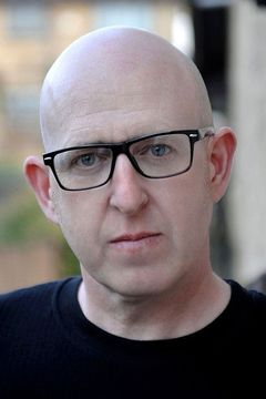 Darren Whitfield interpreta Walker