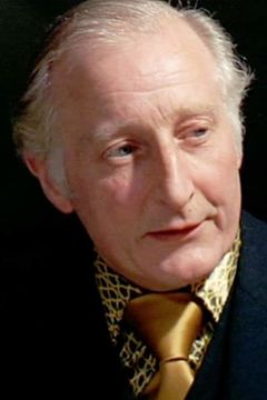 Anthony Sharp interpreta Lord Hallam