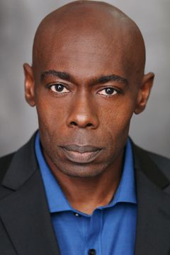 Sean Cory Cooper interpreta Moise