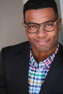 Demetrius Butler interpreta Male Customer