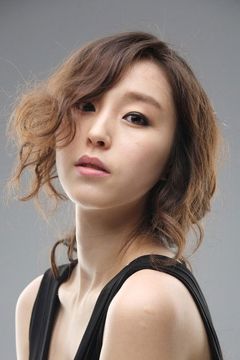 Ok Ji-young interpreta Airline Secretary