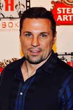 Christopher Stadulis interpreta Navy SEAL Group