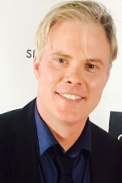 Stephen O'Reilly interpreta Mike Morgan