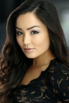 Lia Lam interpreta Asian woman