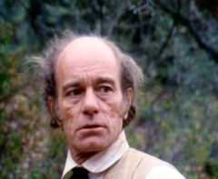 Henry Kendrick interpreta Older FBI Agent