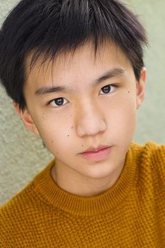 Ian Chen interpreta Young Trent