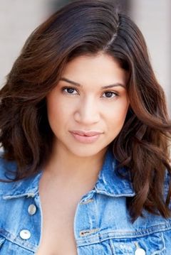 Armida Lopez interpreta Esmerelda the Chauffeur