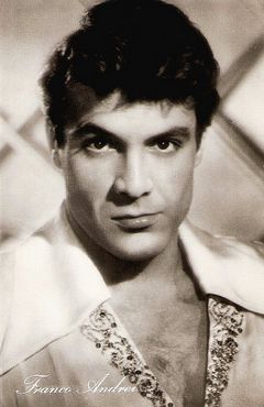 Franco Andrei interpreta Max Harris