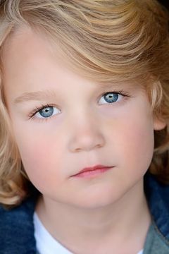 Pierce Pope interpreta Young Christian Rainier
