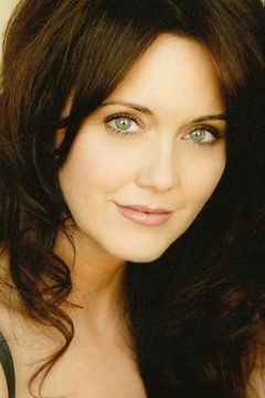 Julia Campbell interpreta Courtney Capwell