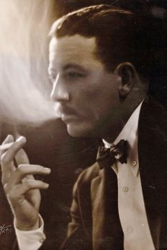 Philo McCullough interpreta Audience Member (uncredited)