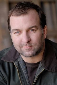 Calum Grant interpreta Pervis (voice)