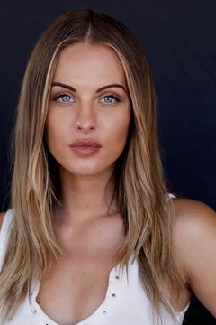 Montanna Gillis interpreta Jackie