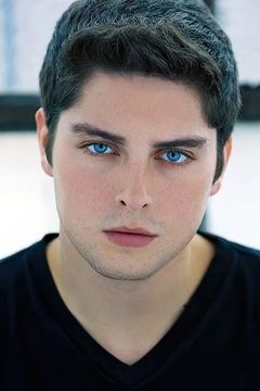 Matthew Joel Kranyak interpreta Merle
