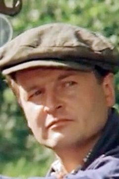 Vladimir Sidorov interpreta an officer of the Leningrad police