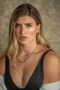 Aurélia Agel interpreta Air Hostess