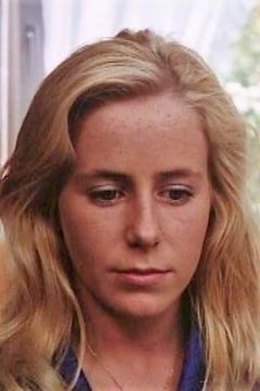 Marie Forså interpreta Silver Blonde in Close-Up girl (Story 3)