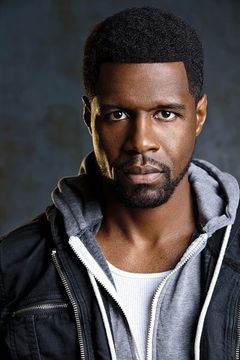 Garland Scott interpreta Angry Merc