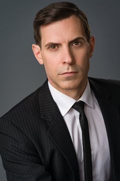 Michael A. Cook interpreta Male S.H.I.E.L.D. Agent