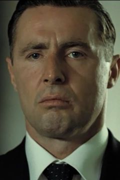 David O'Hara interpreta Henry Howard