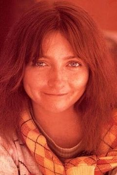 Linda Gillen interpreta Woman in Red Dress