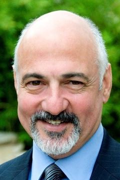 Joseph Callari interpreta Gary