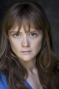 Amelia Reynolds interpreta Vet