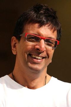 Javed Jaffrey interpreta Hamid Gul