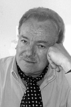 Manuel Gallardo interpreta Fred, il gangster (episodio "Venerdì")