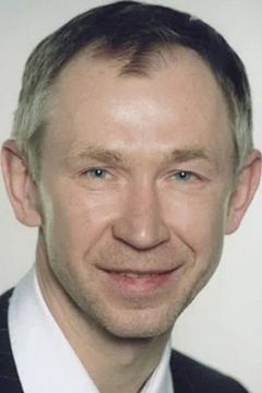 Andrei Gusev interpreta Viktor