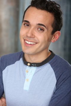 Joshua Elizondo interpreta Frat Boy