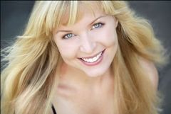 Julie Lund interpreta Drew's Secretary