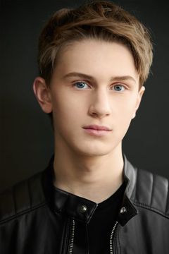 Carter Evancic interpreta Cody