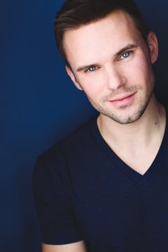 Adam Shonkwiler interpreta Chester Sarkissian - Age 22