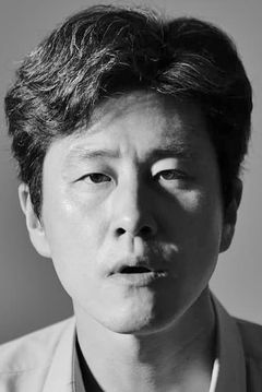 Choi Jae-hoon interpreta Control room team member