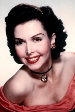 Ann Miller interpreta Claire Huddesen