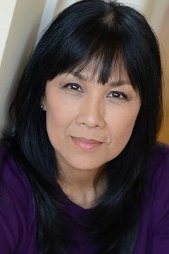 Vickie Eng interpreta Asian Tourist (uncredited)