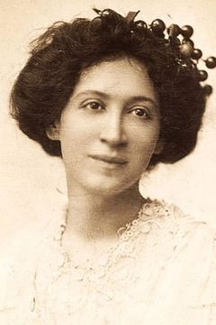 Fernanda Eliscu interpreta Townswoman (uncredited)