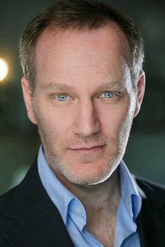 Brian Caspe interpreta Herr Mueller