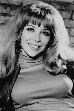 Angelique Pettyjohn interpreta Go-go Dancer (uncredited)