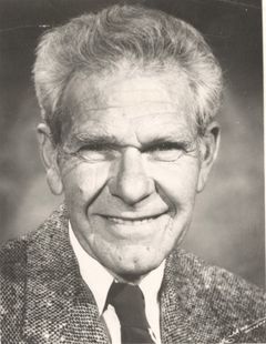 George Selk interpreta Elderly Passenger (uncredited)