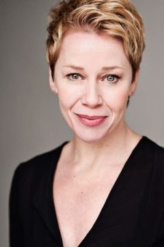 Linzi Hateley interpreta Turning Woman 1