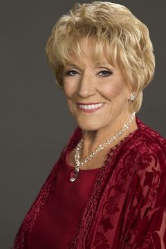 Jeanne Cooper interpreta Kate Lamar