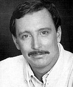 Bruce Paul Barbour interpreta Policeman