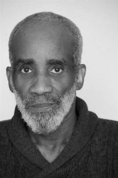 Larrington Walker interpreta Gerald Braithwaite