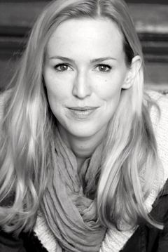 Manon Kahle interpreta Secretary