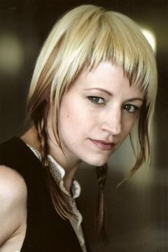 Lindsay Beamish interpreta Severin