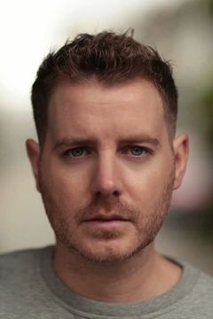 Christian Brassington interpreta Max Forrester